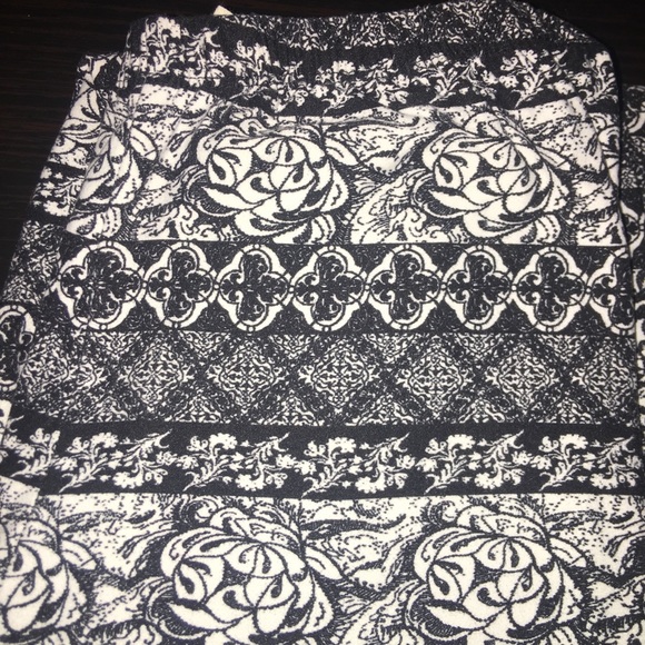 Patterned Leggings Size M - Picture 2 of 4